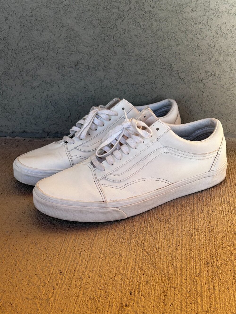 Like New Mens VANS sneakers shoes sz 11.5 LEATHER